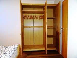 Schlafzimmer Kleiderschrank