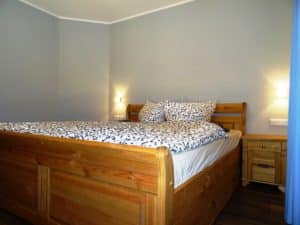 Schlafzimmer mit Doppelbett 180cm x 200cm