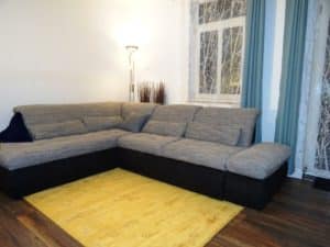 Wohnzimmer mit Schlafsofa