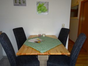 Essbereich Tisch mit 4 Stühlen
